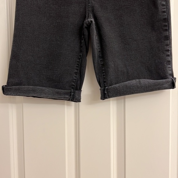 Levi’s ladies shorts - Picture 4 of 12